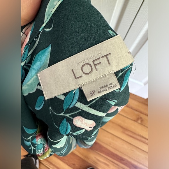 Ann Taylor Loft petite floral button down blouse - small - Picture 7 of 7